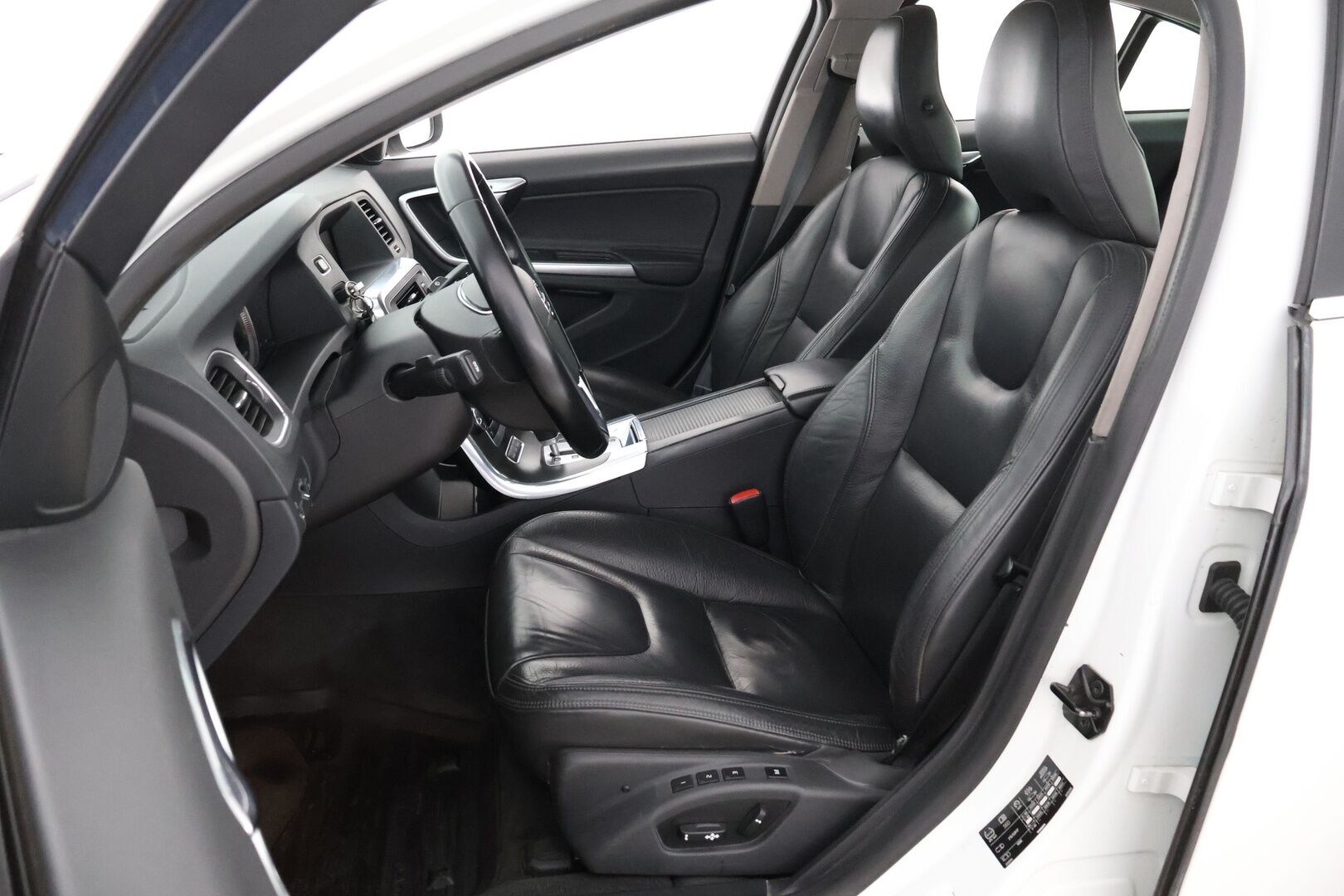 Volvo S60 2010 2,0T Summum Business aut - Suomiauto / Webasto / Peruutuskamera / High Performance Audio / Aktiiviset Xenon / Nahkasisusta / Upeasti huollettu!