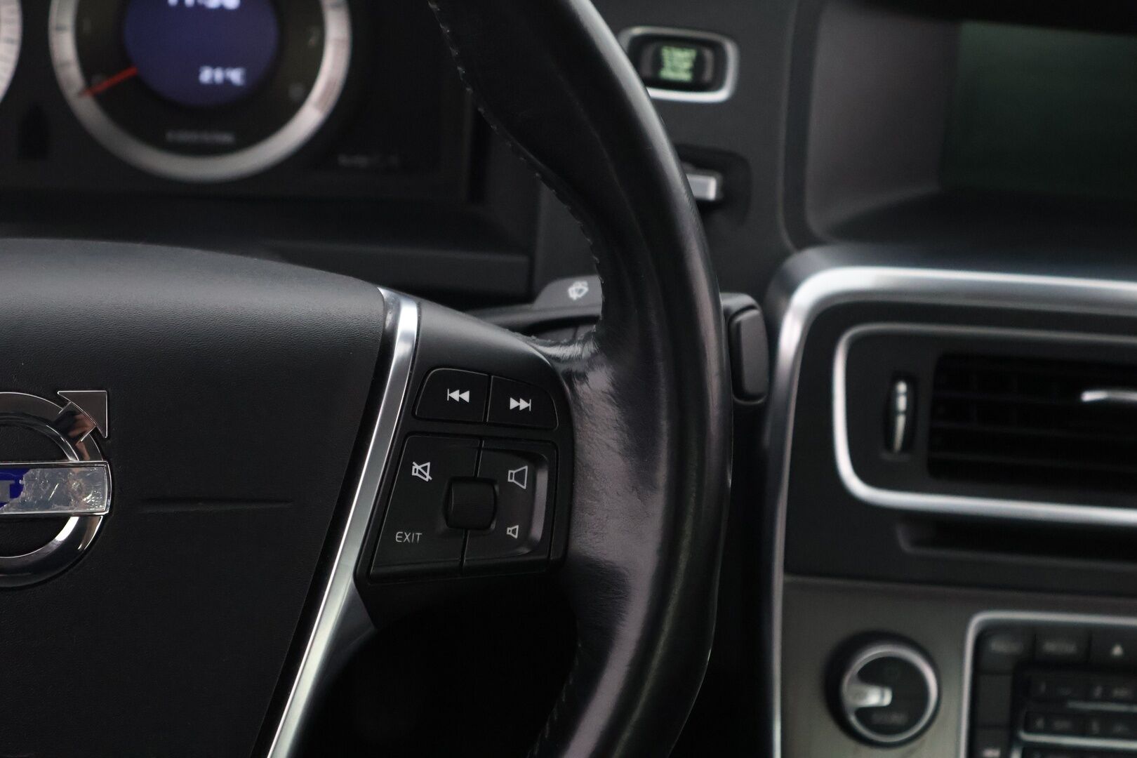 Volvo S60 2010 2,0T Summum Business aut - Suomiauto / Webasto / Peruutuskamera / High Performance Audio / Aktiiviset Xenon / Nahkasisusta / Upeasti huollettu!