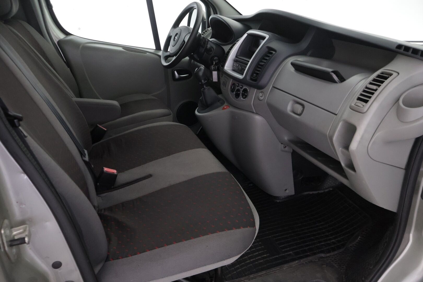 Opel Vivaro 2010 Van L1H1 2,5 CDTI 107kW MT6 ** YritysOutlet - Myydään vain yrityksille ** - * Webasto | Vakionopeudensäädin | Koukku | 2x Alut *