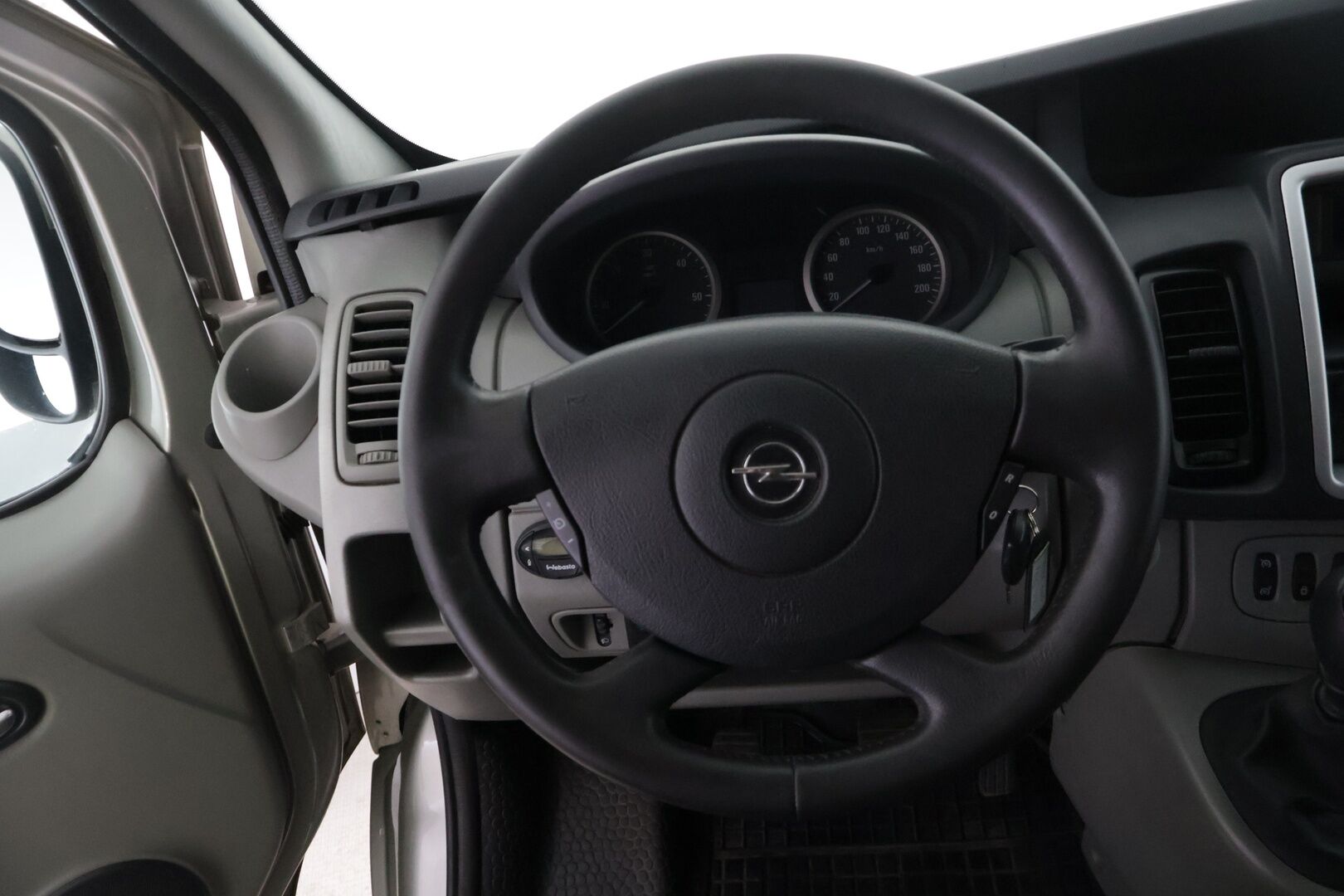 Opel Vivaro 2010 Van L1H1 2,5 CDTI 107kW MT6 ** YritysOutlet - Myydään vain yrityksille ** - * Webasto | Vakionopeudensäädin | Koukku | 2x Alut *