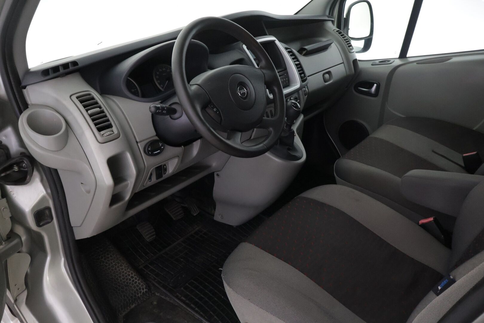 Opel Vivaro 2010 Van L1H1 2,5 CDTI 107kW MT6 ** YritysOutlet - Myydään vain yrityksille ** - * Webasto | Vakionopeudensäädin | Koukku | 2x Alut *
