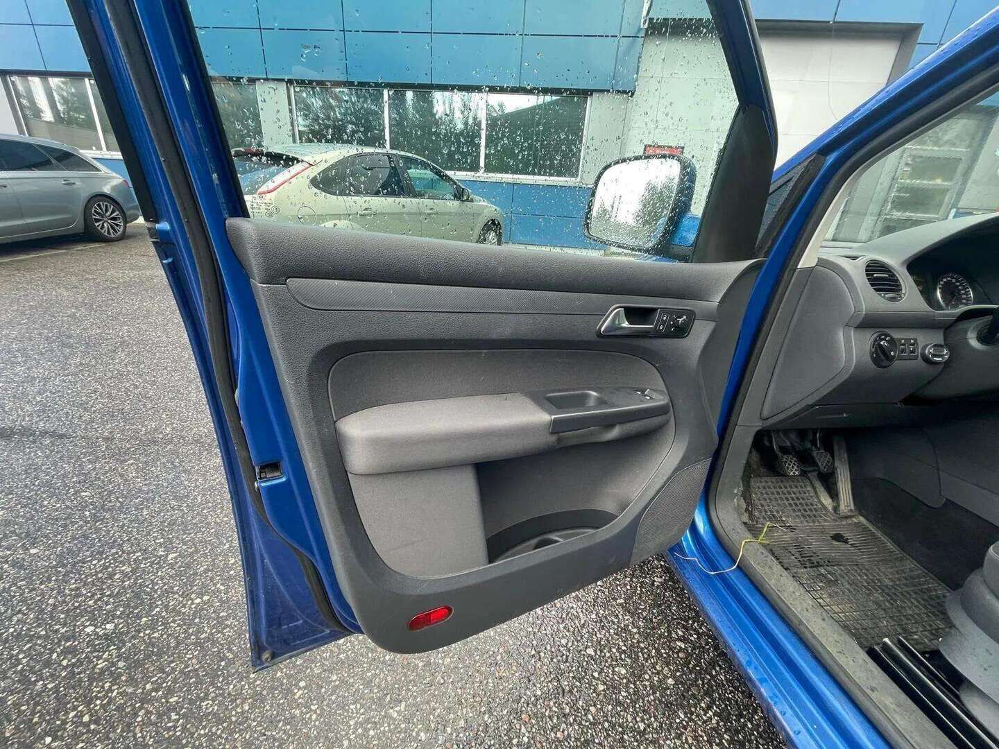 Volkswagen Caddy 2011 Trendline 1,2 TSI 77 kW bens. - | YritysOutlet - Myydään vain yrityksille | Suomi-auto | Vetokoukku | AUX | Lämmitettävät sivupeilit | Jakoketju vaihdettu 166tkm kohdalla |