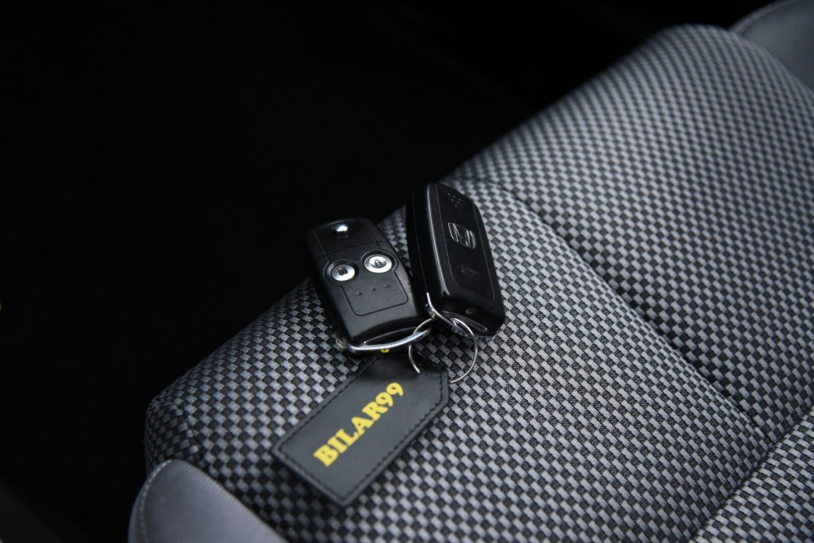 Honda CR-Z 2011 1,5 GT Business / Lohkolämmitin / Vakkari / Merkkiliikkeen huoltokirja! / 2. Om! / 2x Renkaat aluvantein / P. Tutka - Täydellinen merkkiliikkeen huoltohistoria!