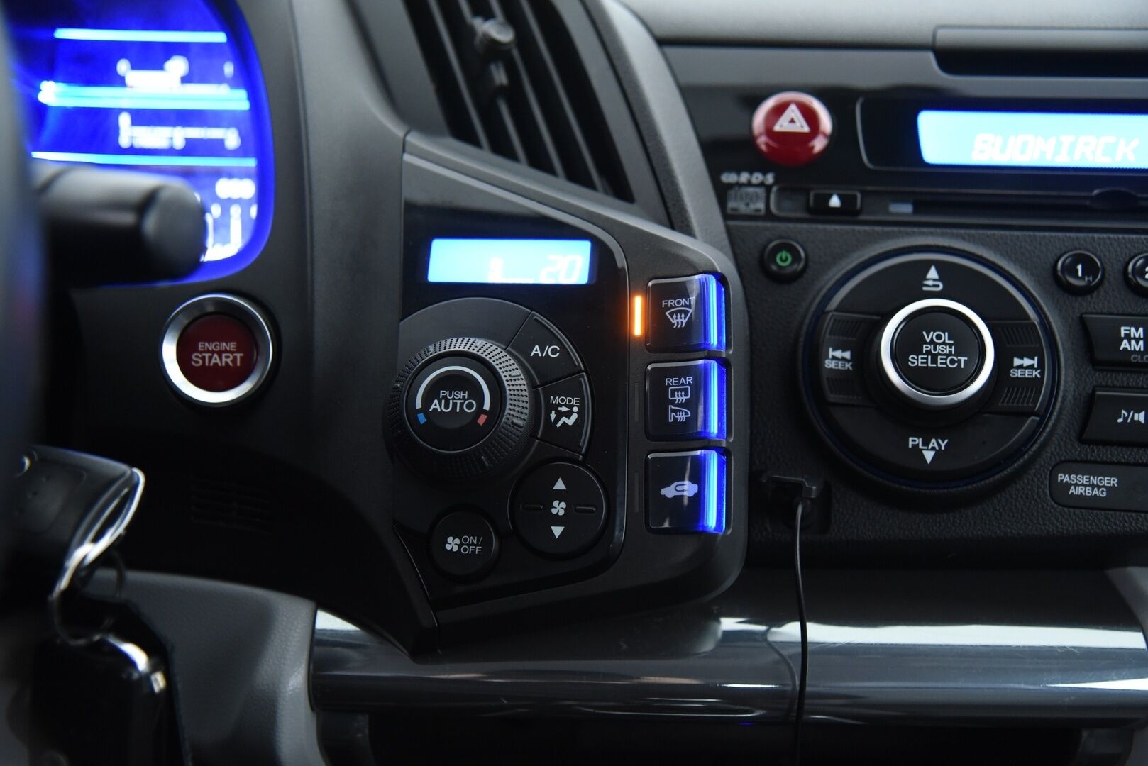 Honda CR-Z 2011 1,5 GT Business / Lohkolämmitin / Vakkari / Merkkiliikkeen huoltokirja! / 2. Om! / 2x Renkaat aluvantein / P. Tutka - Täydellinen merkkiliikkeen huoltohistoria!