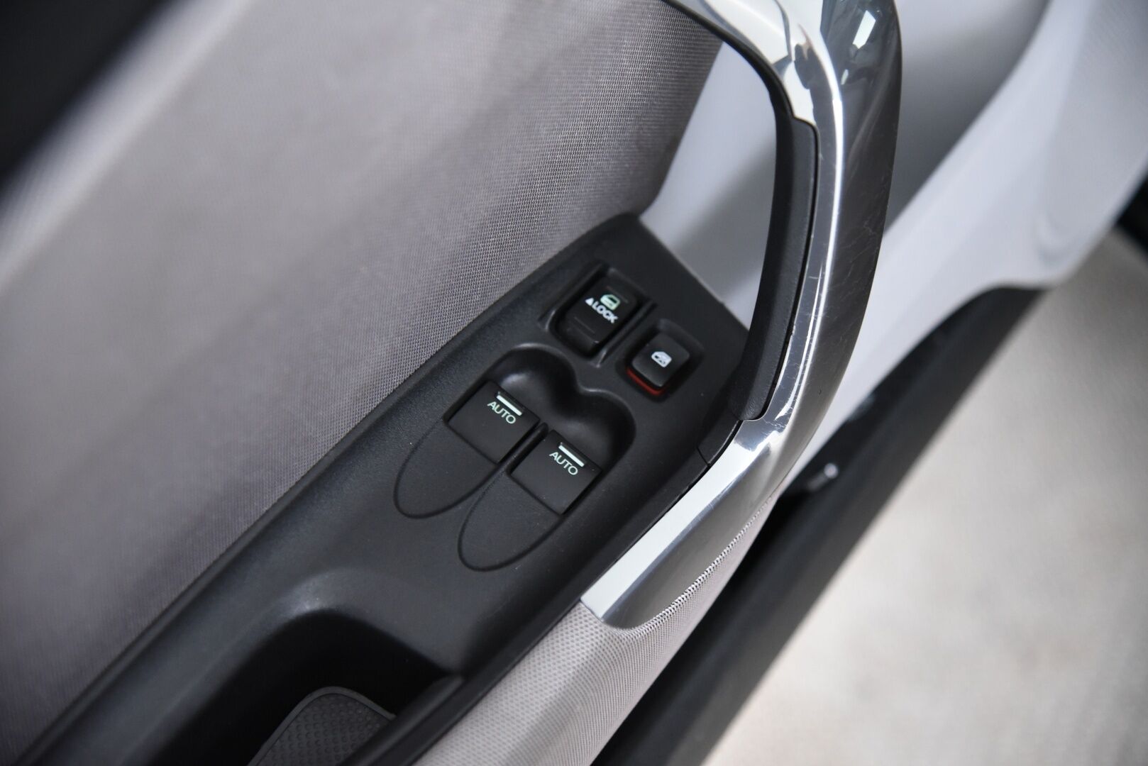 Honda CR-Z 2011 1,5 GT Business / Lohkolämmitin / Vakkari / Merkkiliikkeen huoltokirja! / 2. Om! / 2x Renkaat aluvantein / P. Tutka - Täydellinen merkkiliikkeen huoltohistoria!