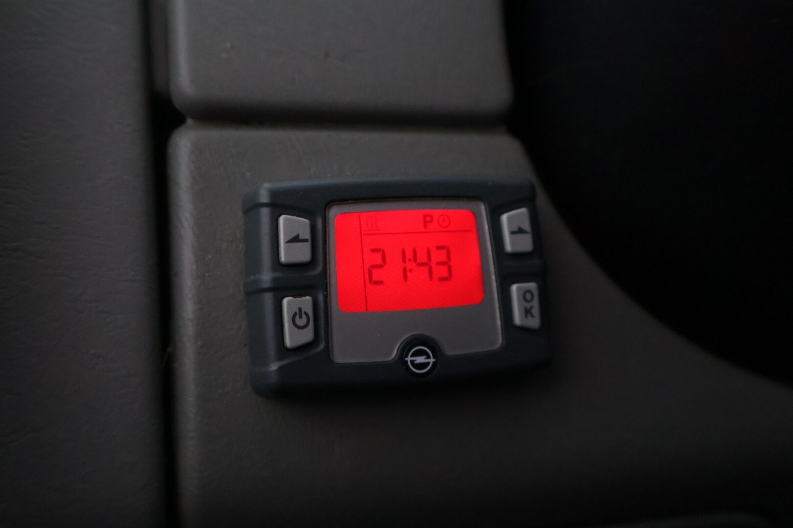 Opel Vivaro 2013 Van L2H1 2,0 CDTI 66kW MT6 *Webasto / Vakkari / Koukku / Nahkasisusta / Tutka* - YritysOutlet - Myydään vain yrityksille - – Tämä auto myydään YritysOutlet -valikoimasta vain yritykselle