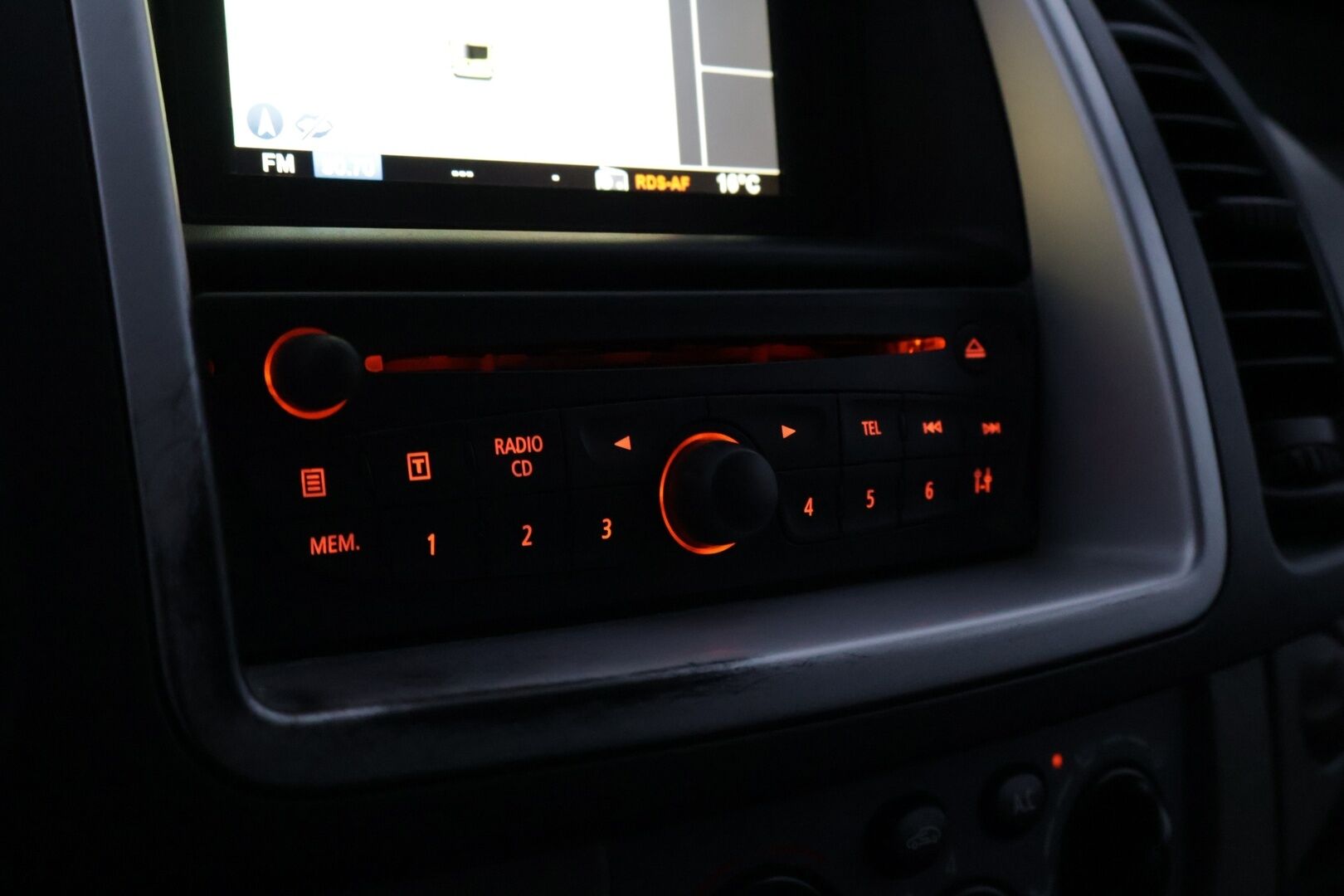 Opel Vivaro 2013 Van L2H1 2,0 CDTI 66kW MT6 *Webasto / Vakkari / Koukku / Nahkasisusta / Tutka* - YritysOutlet - Myydään vain yrityksille - – Tämä auto myydään YritysOutlet -valikoimasta vain yritykselle