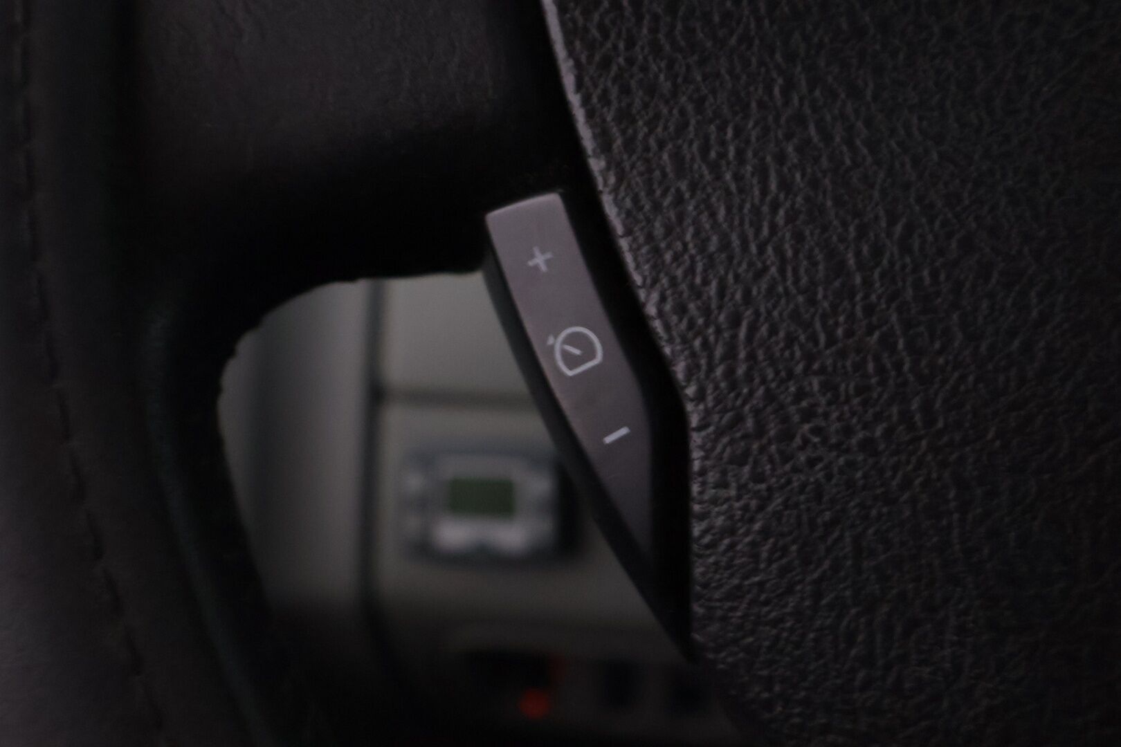 Opel Vivaro 2013 Van L2H1 2,0 CDTI 66kW MT6 *Webasto / Vakkari / Koukku / Nahkasisusta / Tutka* - YritysOutlet - Myydään vain yrityksille - – Tämä auto myydään YritysOutlet -valikoimasta vain yritykselle