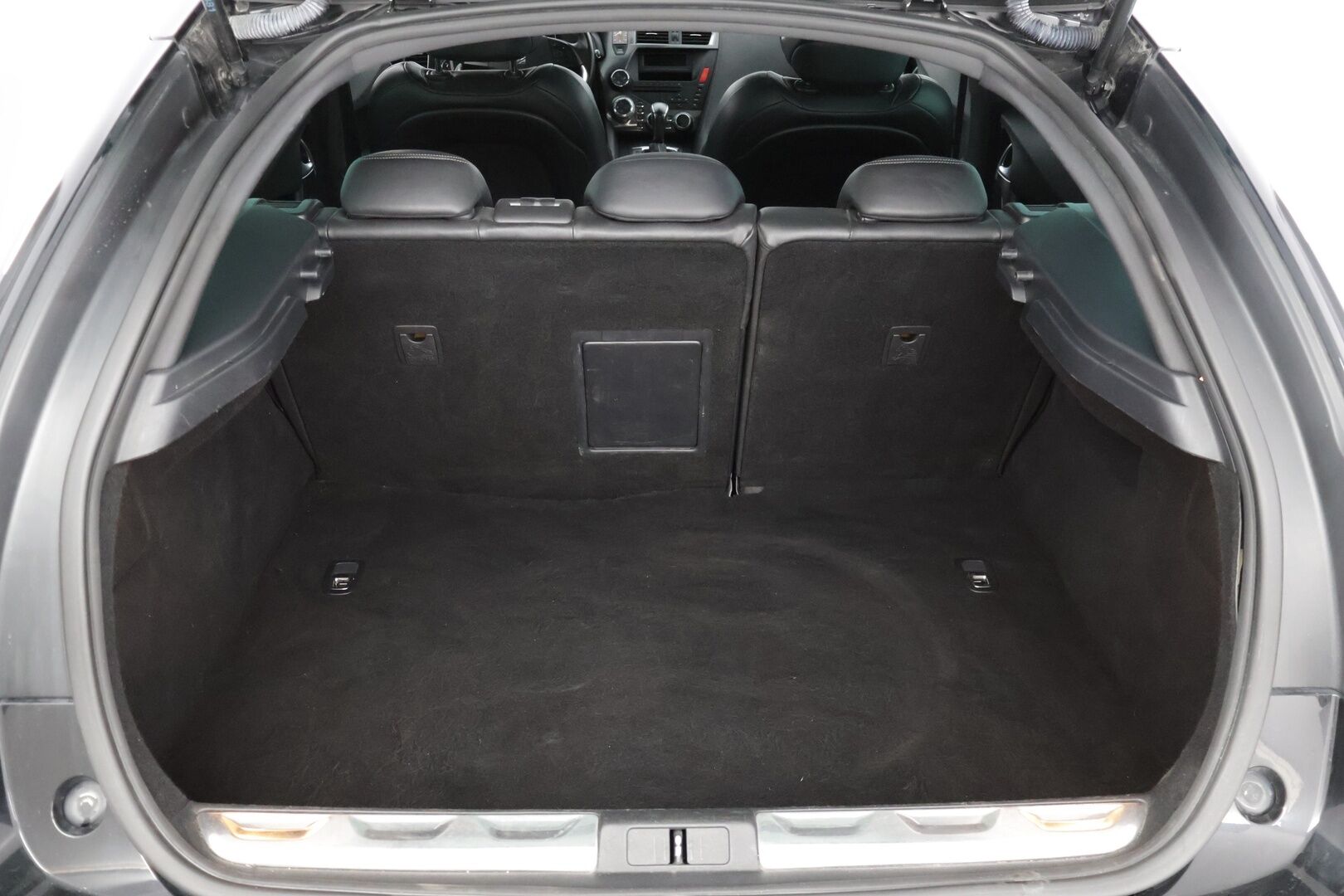 Citroen DS5 2012 HDi 163 So Chic Automaatti * Panoraama/ Tutkat / vakkari/lohko+sisälämmitin * - * Suomi-auto / Juuri vaihdettu jakohihna! / 2x renkaat ja vanteet *