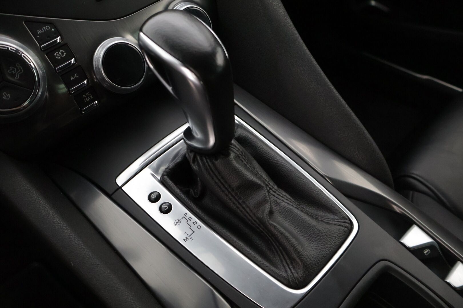 Citroen DS5 2012 HDi 163 So Chic Automaatti * Panoraama/ Tutkat / vakkari/lohko+sisälämmitin * - * Suomi-auto / Juuri vaihdettu jakohihna! / 2x renkaat ja vanteet *