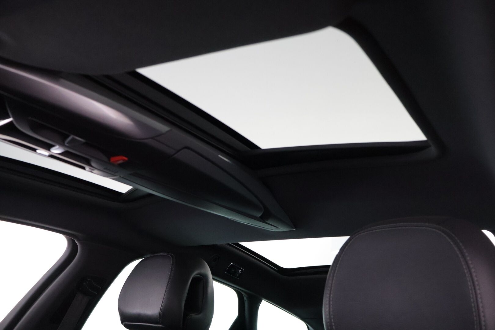 Citroen DS5 2012 HDi 163 So Chic Automaatti * Panoraama/ Tutkat / vakkari/lohko+sisälämmitin * - * Suomi-auto / Juuri vaihdettu jakohihna! / 2x renkaat ja vanteet *