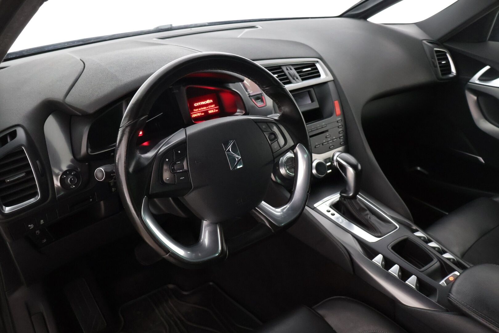 Citroen DS5 2012 HDi 163 So Chic Automaatti * Panoraama/ Tutkat / vakkari/lohko+sisälämmitin * - * Suomi-auto / Juuri vaihdettu jakohihna! / 2x renkaat ja vanteet *