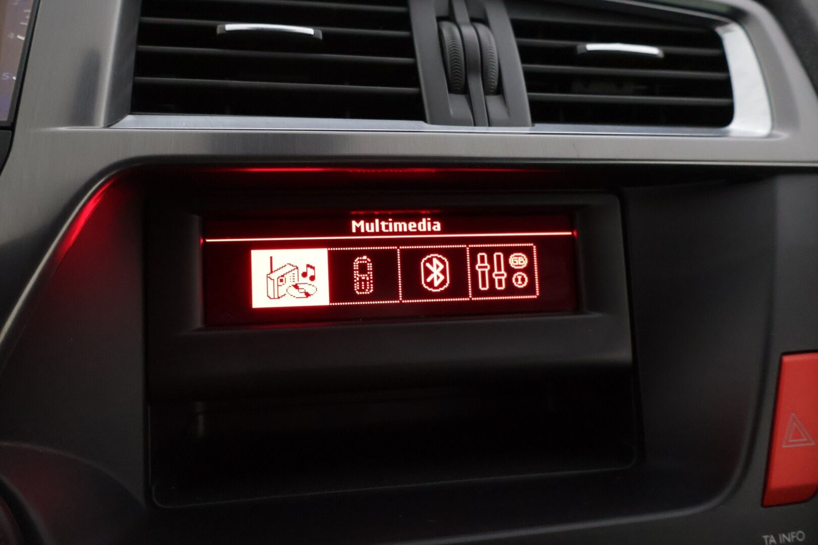 Citroen DS5 2012 HDi 163 So Chic Automaatti * Panoraama/ Tutkat / vakkari/lohko+sisälämmitin * - * Suomi-auto / Juuri vaihdettu jakohihna! / 2x renkaat ja vanteet *