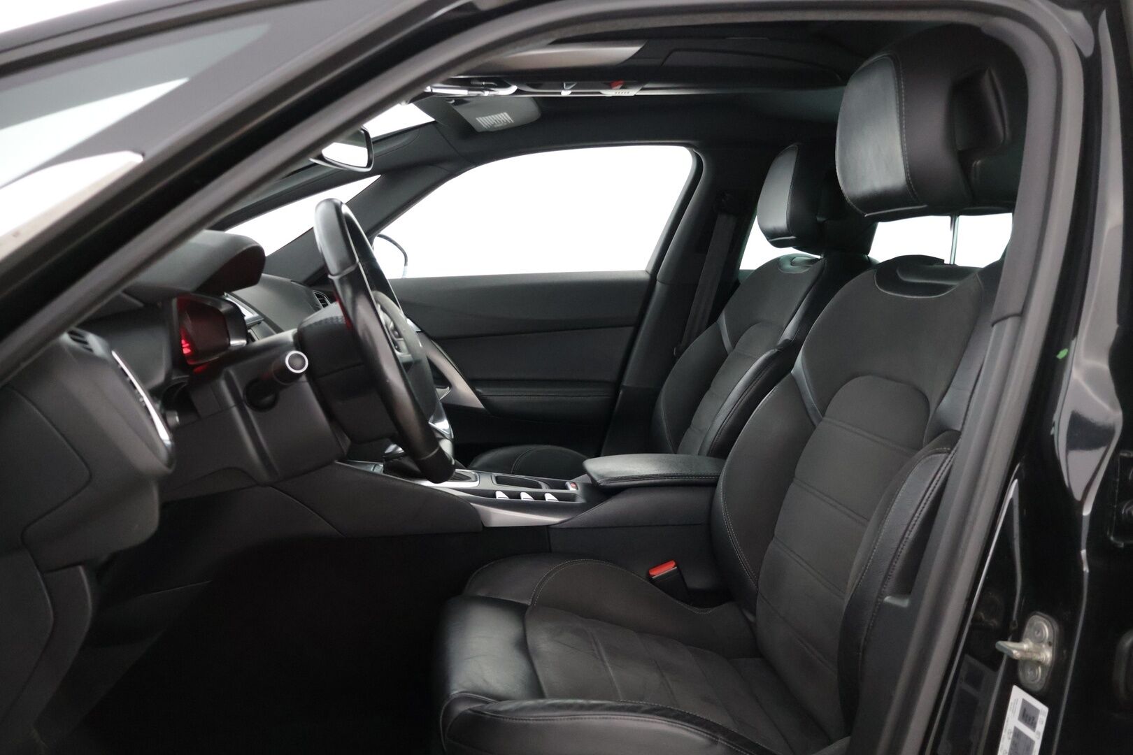 Citroen DS5 2012 HDi 163 So Chic Automaatti * Panoraama/ Tutkat / vakkari/lohko+sisälämmitin * - * Suomi-auto / Juuri vaihdettu jakohihna! / 2x renkaat ja vanteet *