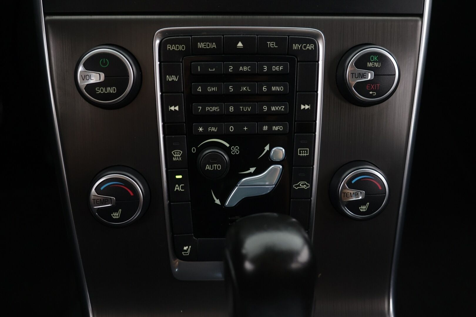 Volvo V60 2011 D5 Momentum aut - *Hyvin pidetty /Aito ehta D5 legenda Ruotsin rauta / Adblue vapaa!*