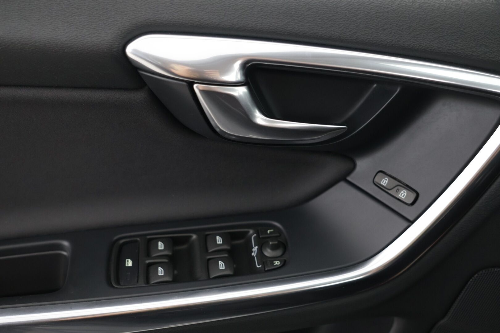 Volvo V60 2011 D5 Momentum aut - *Hyvin pidetty /Aito ehta D5 legenda Ruotsin rauta / Adblue vapaa!*