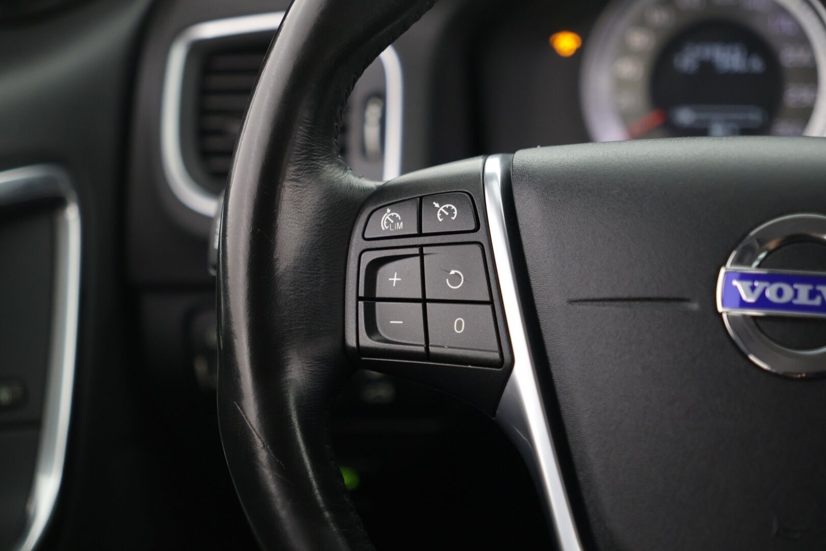 Volvo V60 2011 D5 Momentum aut - *Hyvin pidetty /Aito ehta D5 legenda Ruotsin rauta / Adblue vapaa!*