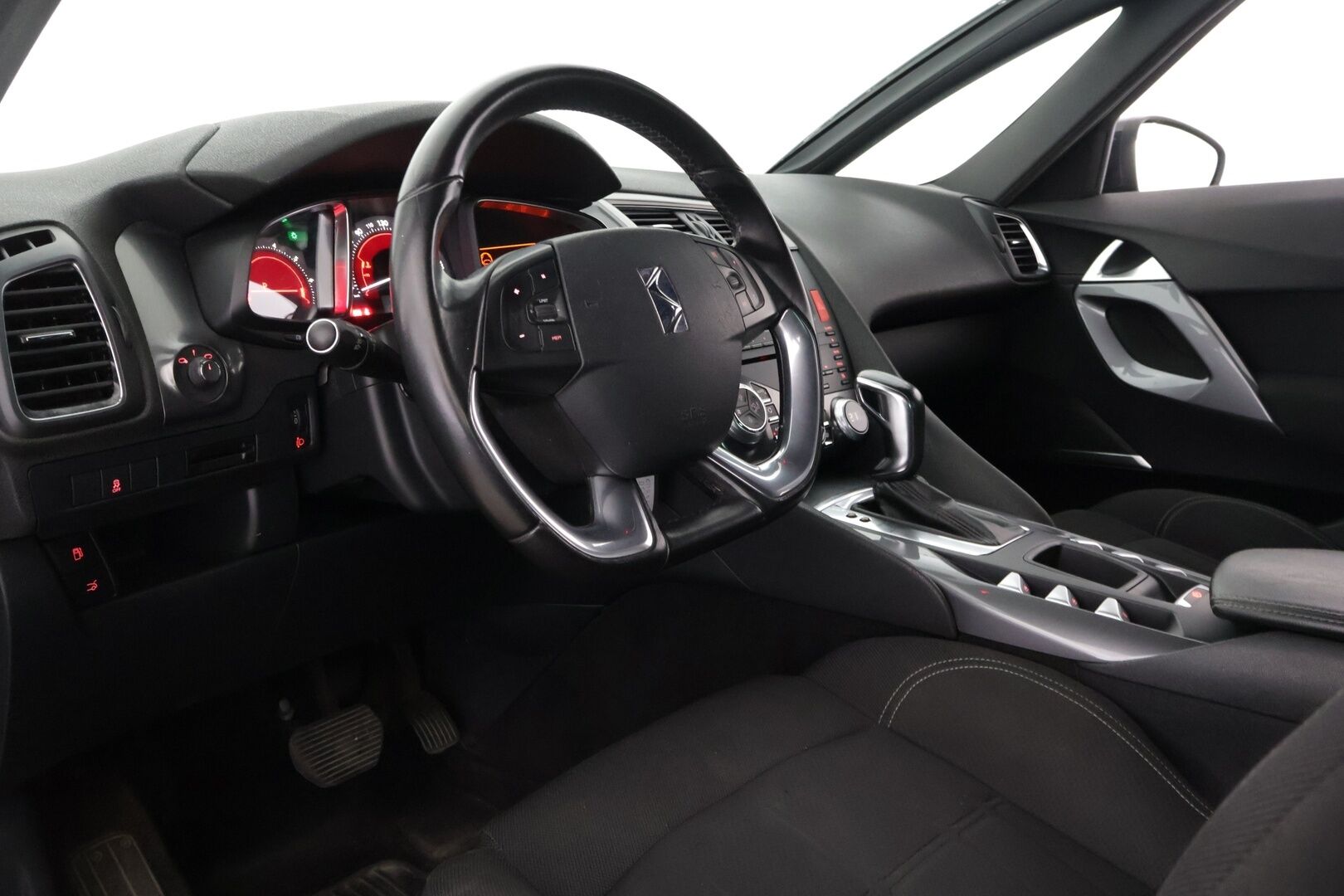 Citroen DS5 2013 THP 156 Chic Automaatti *Myydään Huutokaupat.com* - *Pitkä leima 03.2026 / viimeisin huolto 03.2025*