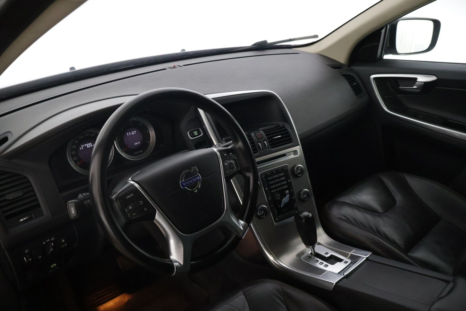Volvo XC60 2012 D3 AWD Summum aut - | Nahkasisusta | Webasto | Sadetunnistin | Vetokoukku | Sähkösäätöinen muistipenkki kuljettajalla | High Performance -äänentoisto |