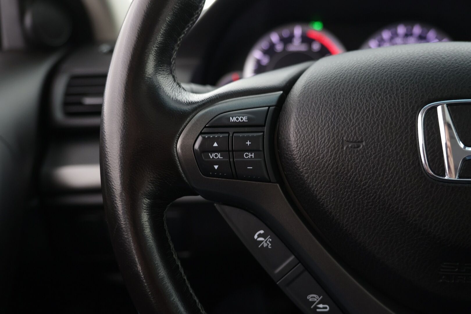 Honda Accord 2013 Tourer DSL 2,2 i-DTEC Executive Business * Nahkapenkit muistilla / Kattoluukku / Kahdet hyväkuntoiset renkaat * - Huippu varusteet / Hyvin pidetty / Laatu farmari! - HULLUT AVAJAISHULINAT KORKOTARJOUS 3,29 %