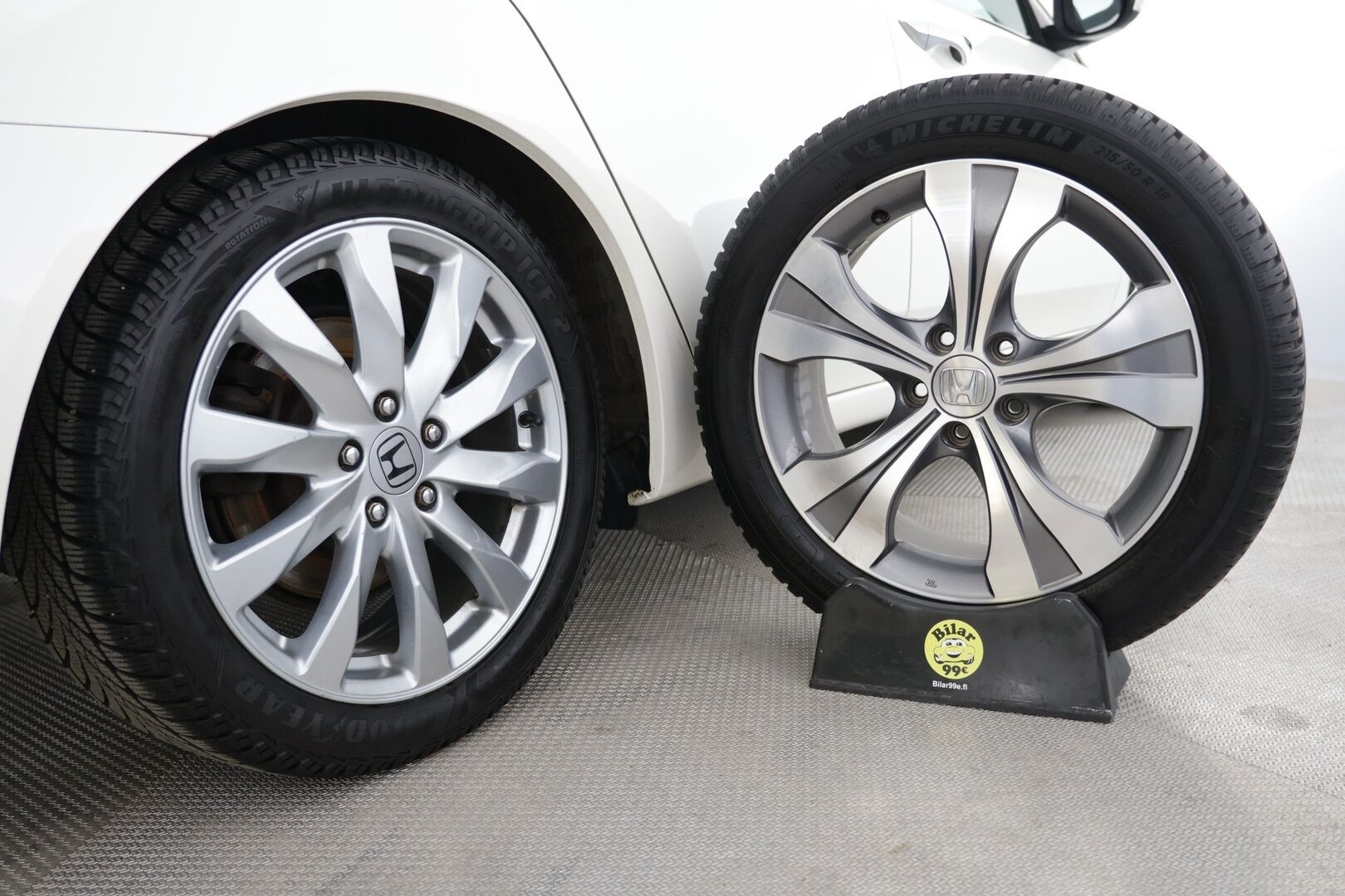 Honda Accord 2013 Tourer DSL 2,2 i-DTEC Executive Business * Nahkapenkit muistilla / Kattoluukku / Kahdet hyväkuntoiset renkaat * - Huippu varusteet / Hyvin pidetty / Laatu farmari! - HULLUT AVAJAISHULINAT KORKOTARJOUS 3,29 %