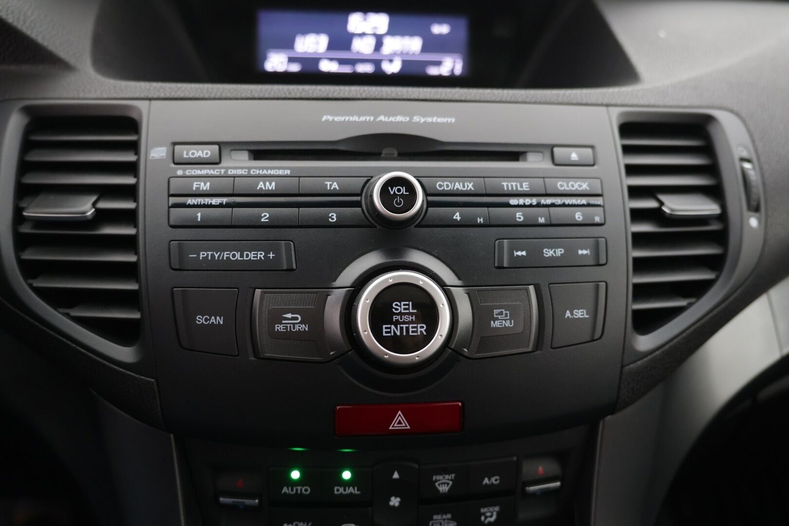 Honda Accord 2013 Tourer DSL 2,2 i-DTEC Executive Business * Nahkapenkit muistilla / Kattoluukku / Kahdet hyväkuntoiset renkaat * - Huippu varusteet / Hyvin pidetty / Laatu farmari! - HULLUT AVAJAISHULINAT KORKOTARJOUS 3,29 %