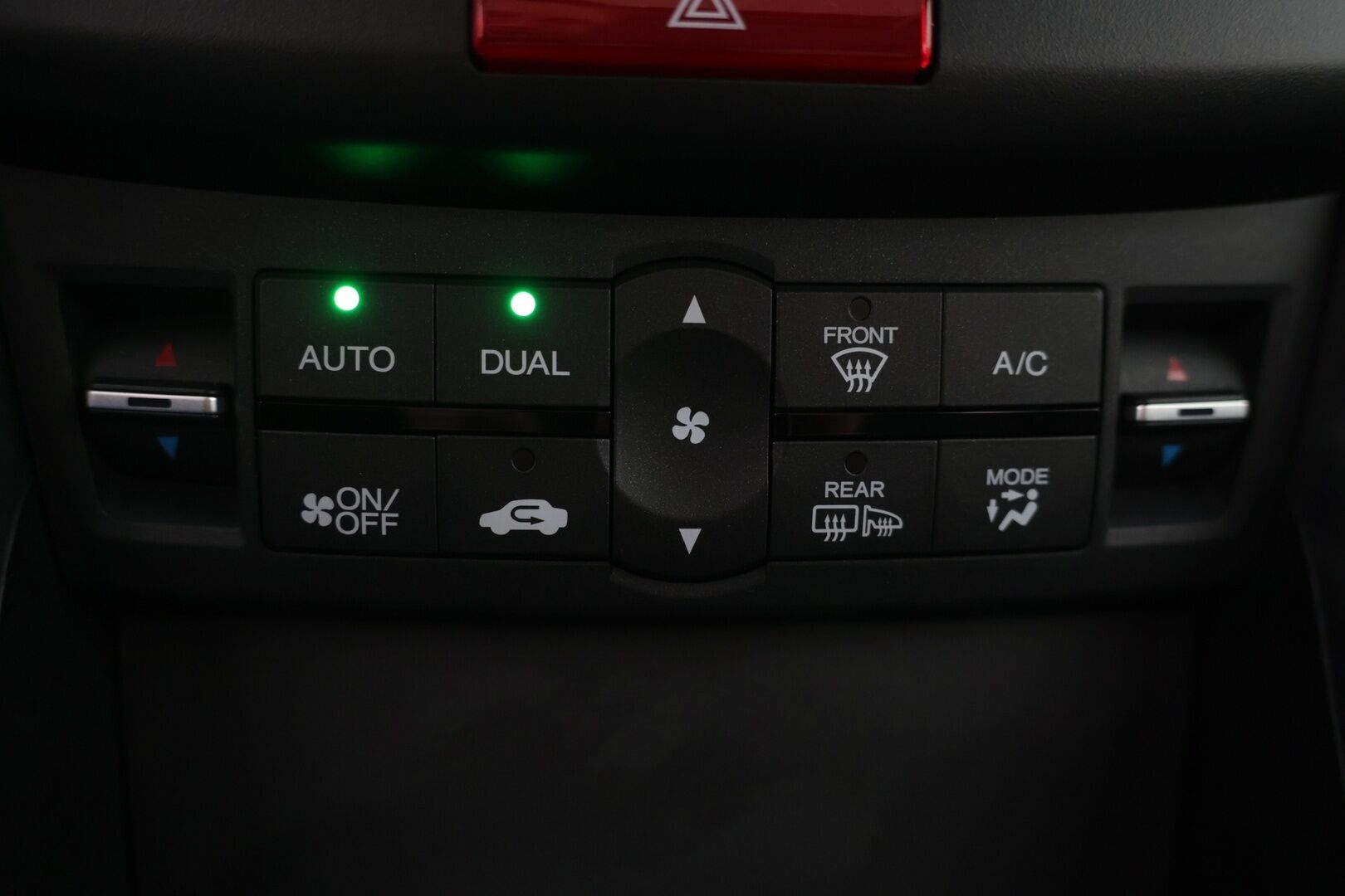 Honda Accord 2013 Tourer DSL 2,2 i-DTEC Executive Business * Nahkapenkit muistilla / Kattoluukku / Kahdet hyväkuntoiset renkaat * - Huippu varusteet / Hyvin pidetty / Laatu farmari! - HULLUT AVAJAISHULINAT KORKOTARJOUS 3,29 %