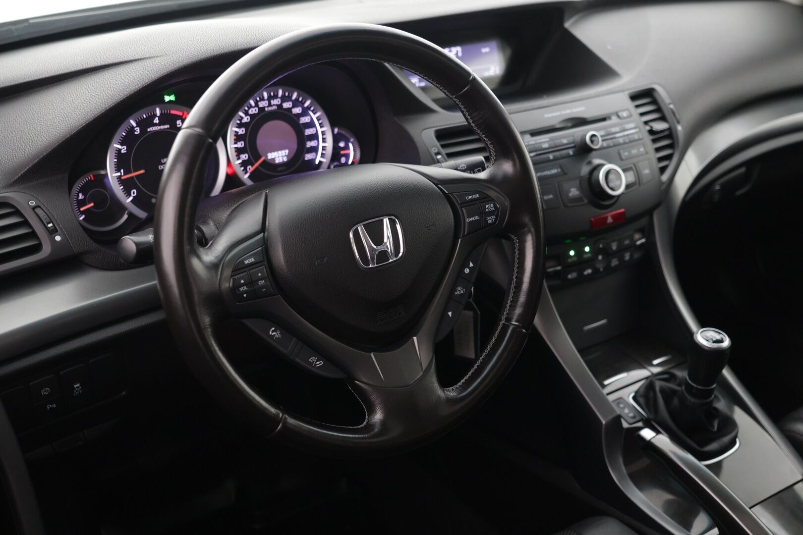 Honda Accord 2013 Tourer DSL 2,2 i-DTEC Executive Business * Nahkapenkit muistilla / Kattoluukku / Kahdet hyväkuntoiset renkaat * - Huippu varusteet / Hyvin pidetty / Laatu farmari! - HULLUT AVAJAISHULINAT KORKOTARJOUS 3,29 %