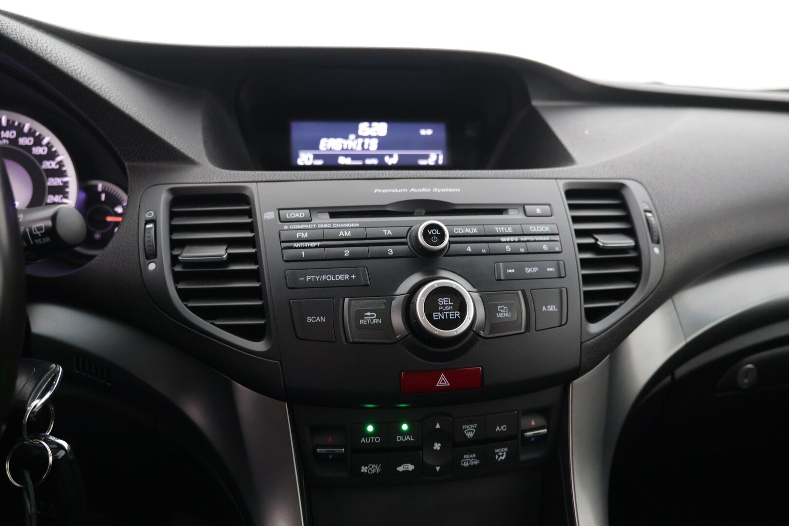 Honda Accord 2013 Tourer DSL 2,2 i-DTEC Executive Business * Nahkapenkit muistilla / Kattoluukku / Kahdet hyväkuntoiset renkaat * - Huippu varusteet / Hyvin pidetty / Laatu farmari! - HULLUT AVAJAISHULINAT KORKOTARJOUS 3,29 %