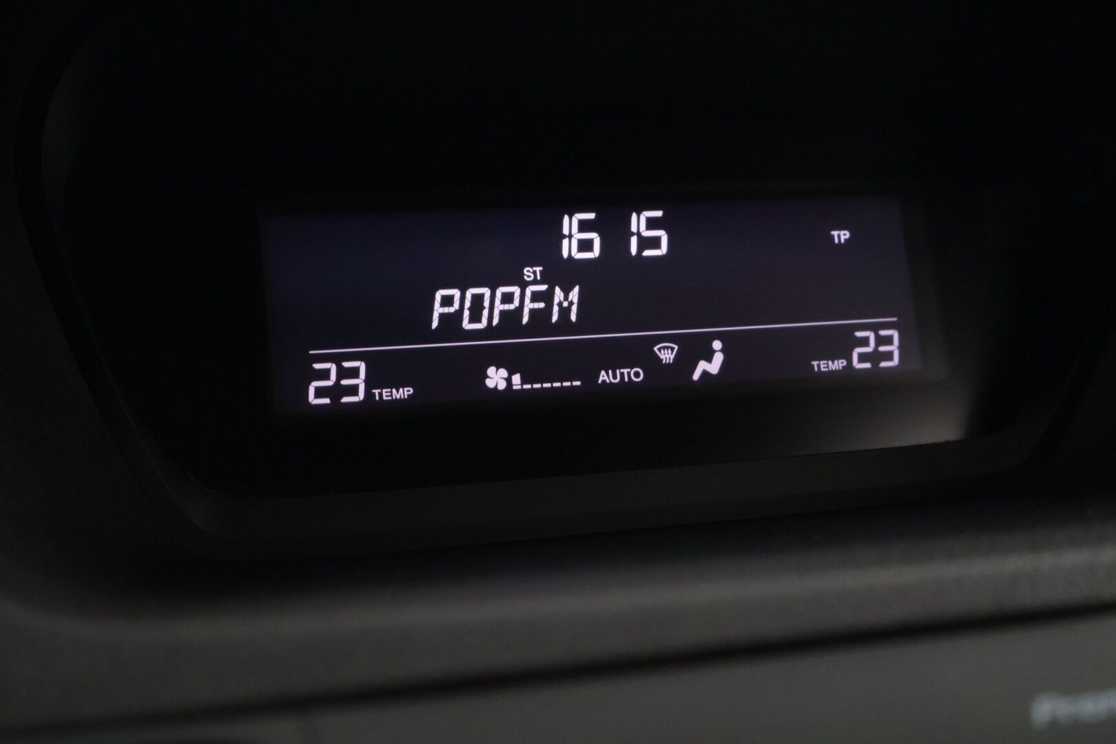 Honda Accord 2013 Tourer DSL 2,2 i-DTEC Lifestyle * / Suomi-auto / Vetokoukku / Vakkari / Tutkat / Lohko / Kattokaiteet / Sähköluukku / * - Hyvin pidetty sekä aina merkillä huollettu suomi-auto