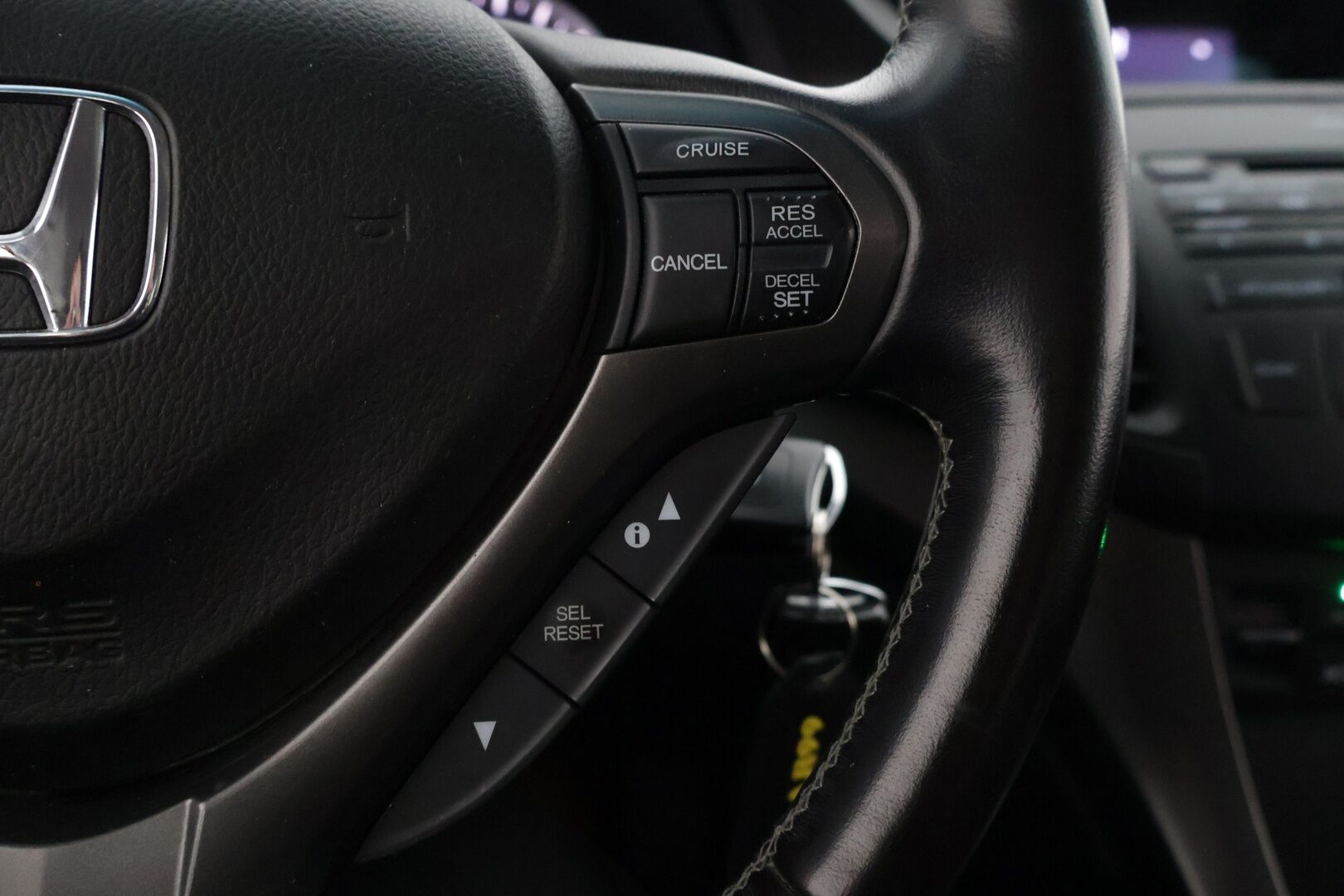 Honda Accord 2013 Tourer DSL 2,2 i-DTEC Lifestyle * / Suomi-auto / Vetokoukku / Vakkari / Tutkat / Lohko / Kattokaiteet / Sähköluukku / * - Hyvin pidetty sekä aina merkillä huollettu suomi-auto