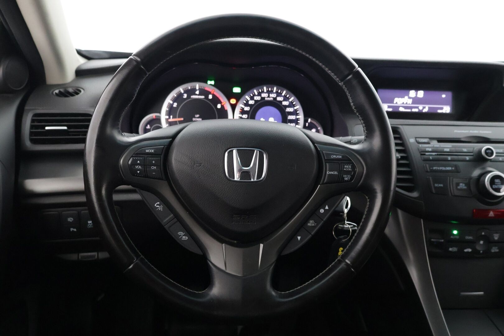 Honda Accord 2013 Tourer DSL 2,2 i-DTEC Lifestyle * / Suomi-auto / Vetokoukku / Vakkari / Tutkat / Lohko / Kattokaiteet / Sähköluukku / * - Hyvin pidetty sekä aina merkillä huollettu suomi-auto