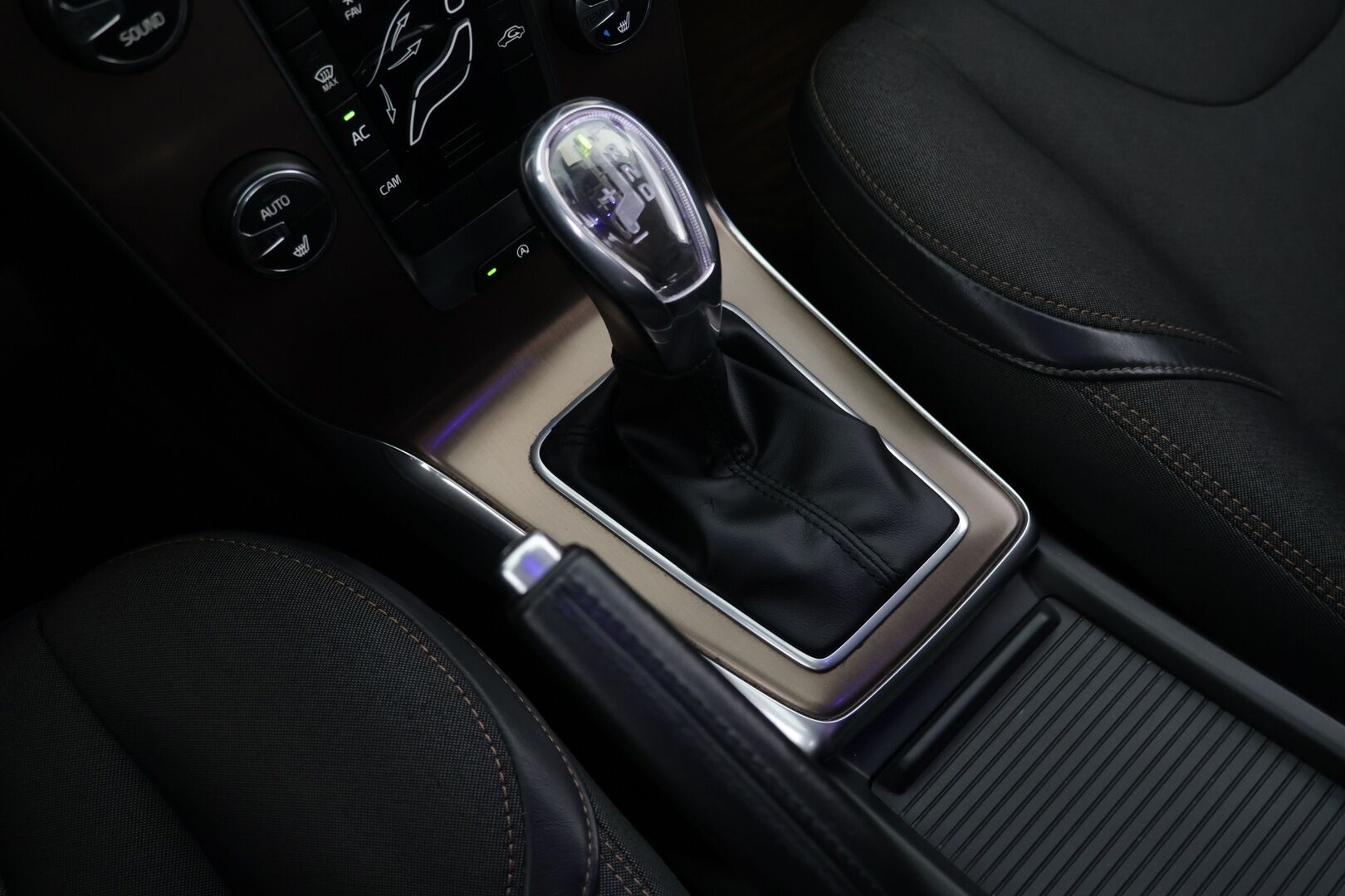 Volvo V40 Cross Country 2013 D3 Momentum aut - Ei AD-blue | Lohko | P.kamera | Xenon