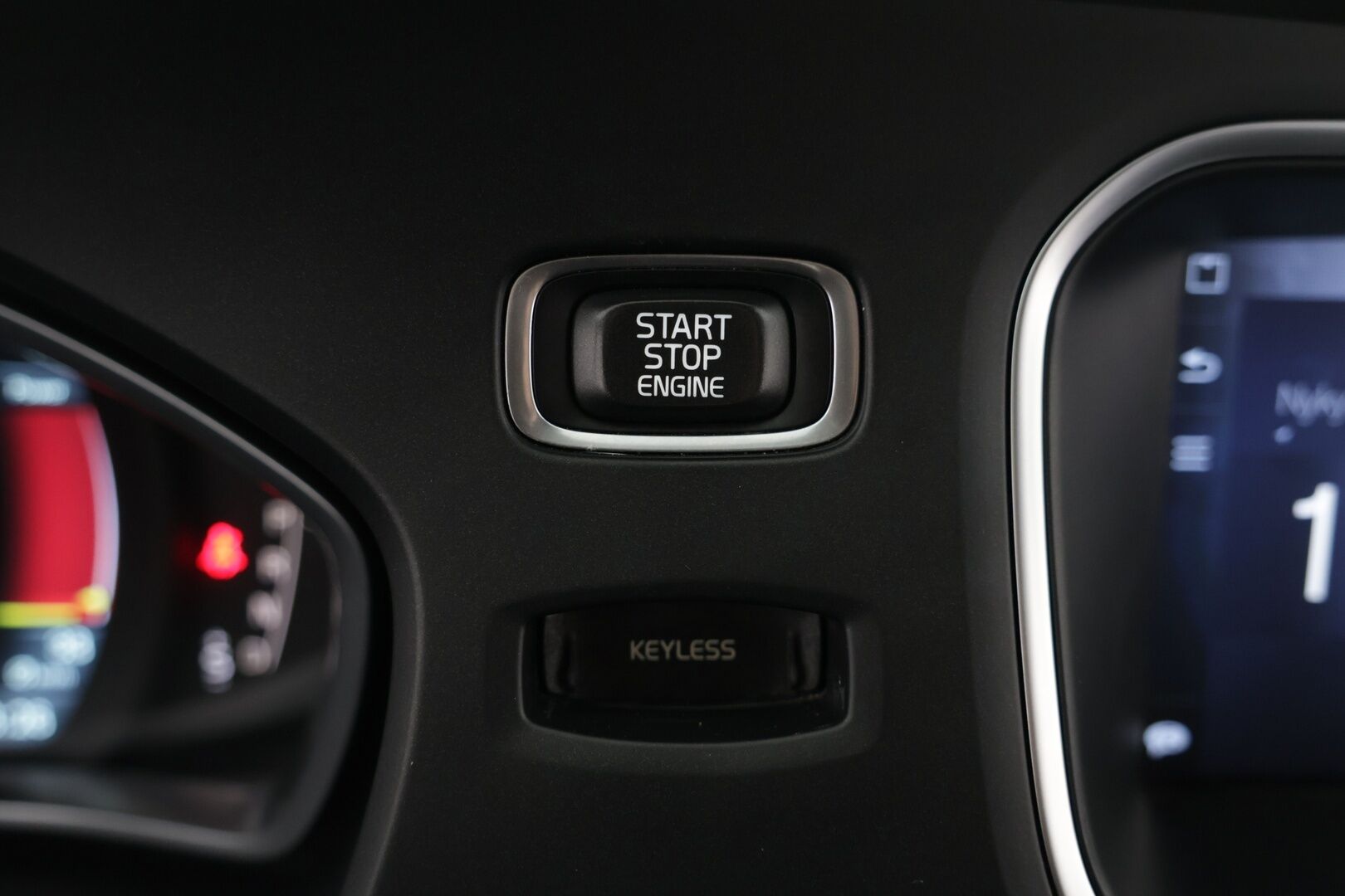 Volvo V40 Cross Country 2013 D3 Momentum aut - Ei AD-blue | Lohko | P.kamera | Xenon