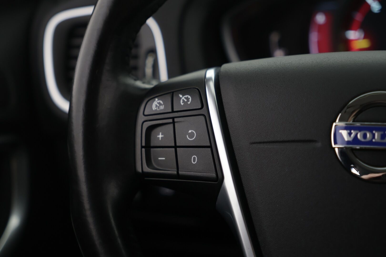 Volvo V40 Cross Country 2013 D3 Momentum aut - Ei AD-blue | Lohko | P.kamera | Xenon