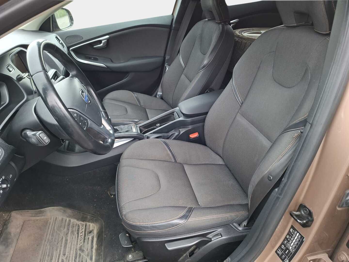 Volvo V40 Cross Country 2013 D3 Momentum aut - Ei AD-blue | Lohko | P.kamera | Xenon