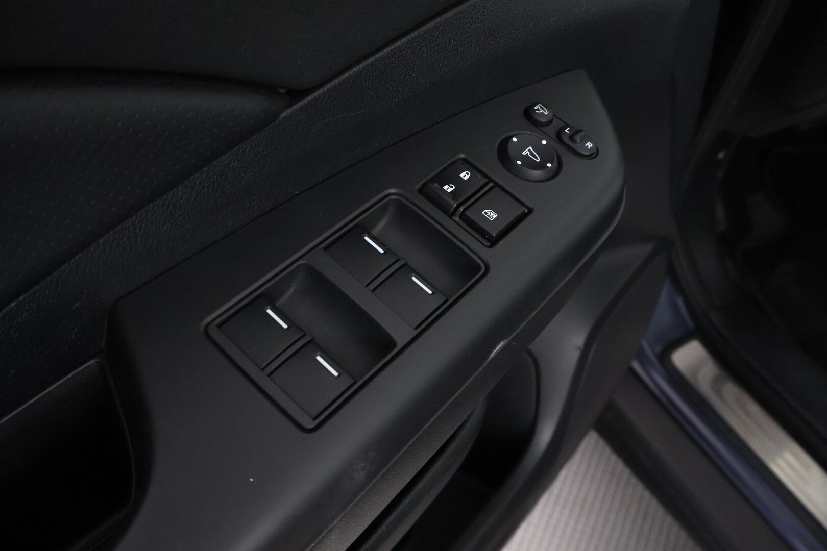 Honda CR-V 2015 Executive NAVI AT - Suomiauto | Nahkasisusta | Muistipenkki | Premium Audio | Panoraama | Peruutuskamera | Navi | Bi-Xenon | Supervarusteet!