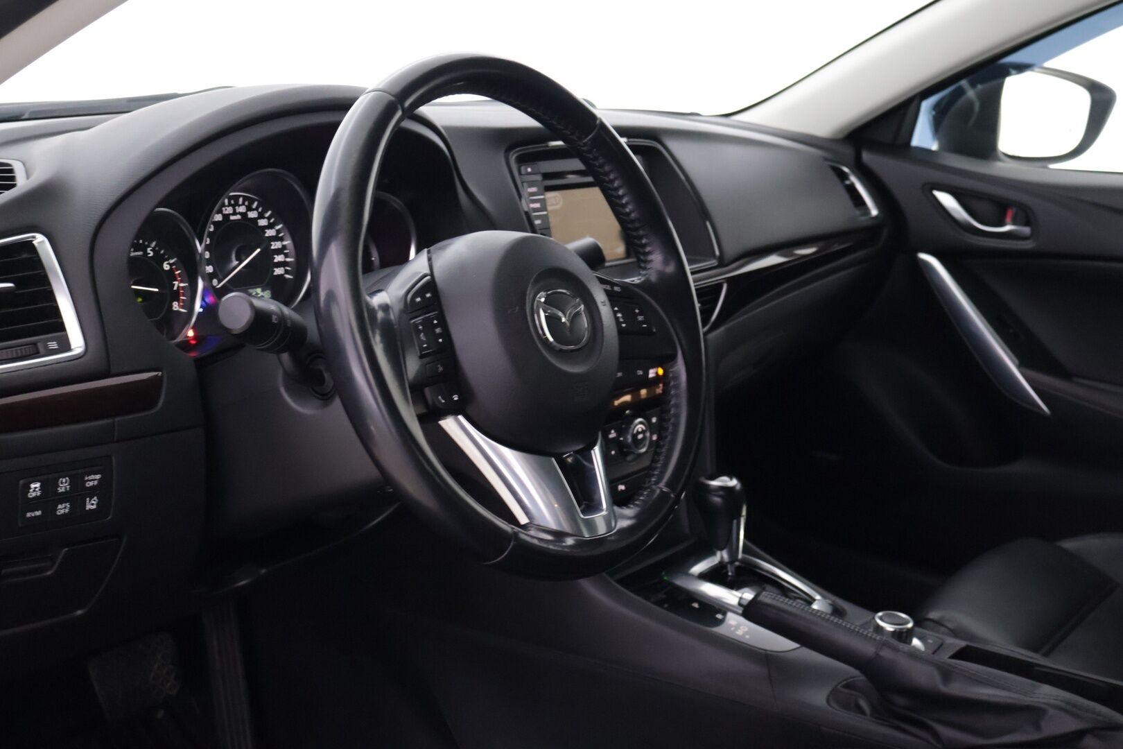 Mazda 6 2013 Sedan 2,5 SKYACTIV-G Luxury 6AT 4ov SD1 * ACC / BOSE / Muistipenkit / Navi / Nahat / Koukku* - Hyvin huollettu / Huippuvarusteet - HULLUT AVAJAISHULINAT KORKOTARJOUS 3,29 %