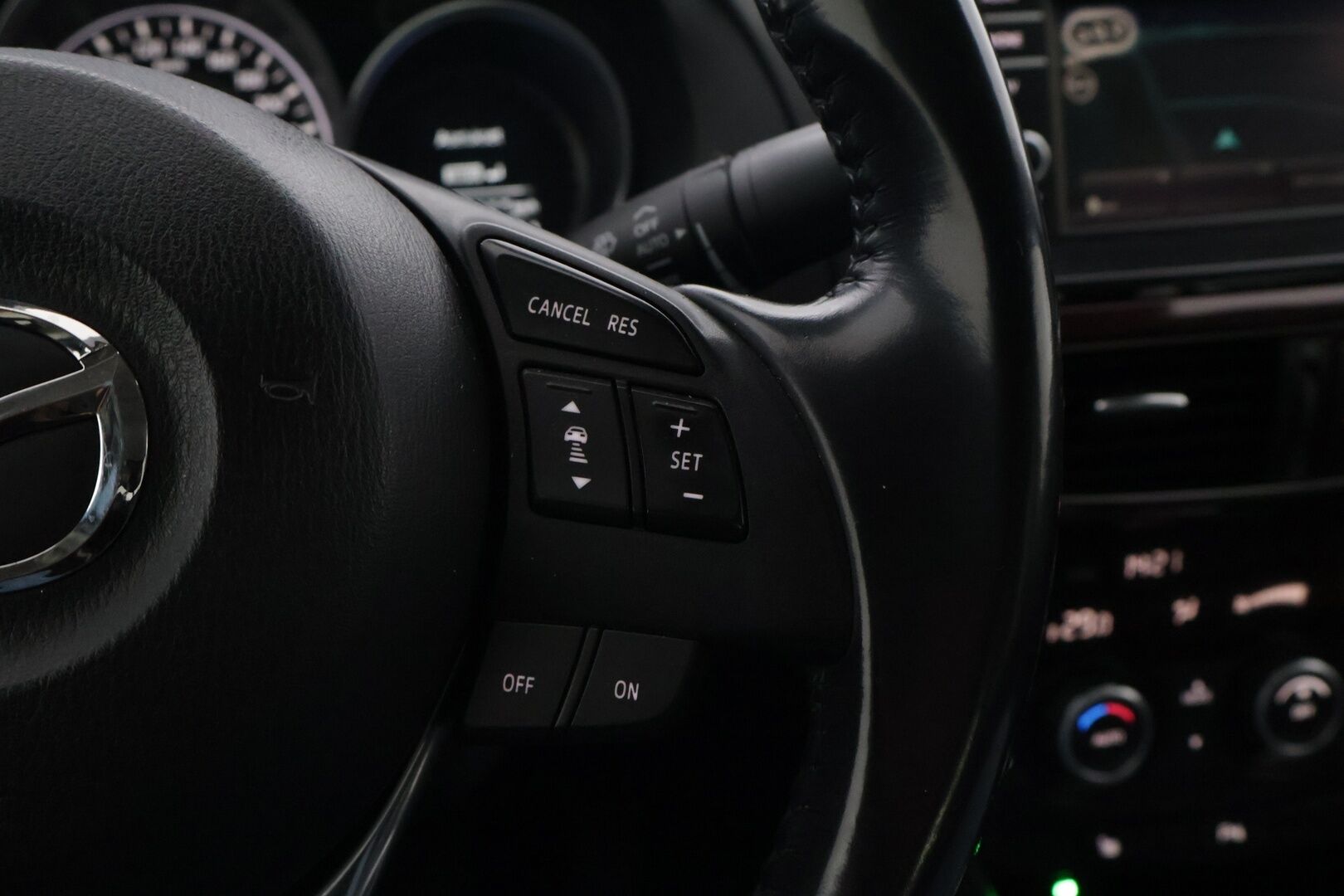 Mazda 6 2013 Sedan 2,5 SKYACTIV-G Luxury 6AT 4ov SD1 * ACC / BOSE / Muistipenkit / Navi / Nahat / Koukku* - Hyvin huollettu / Huippuvarusteet