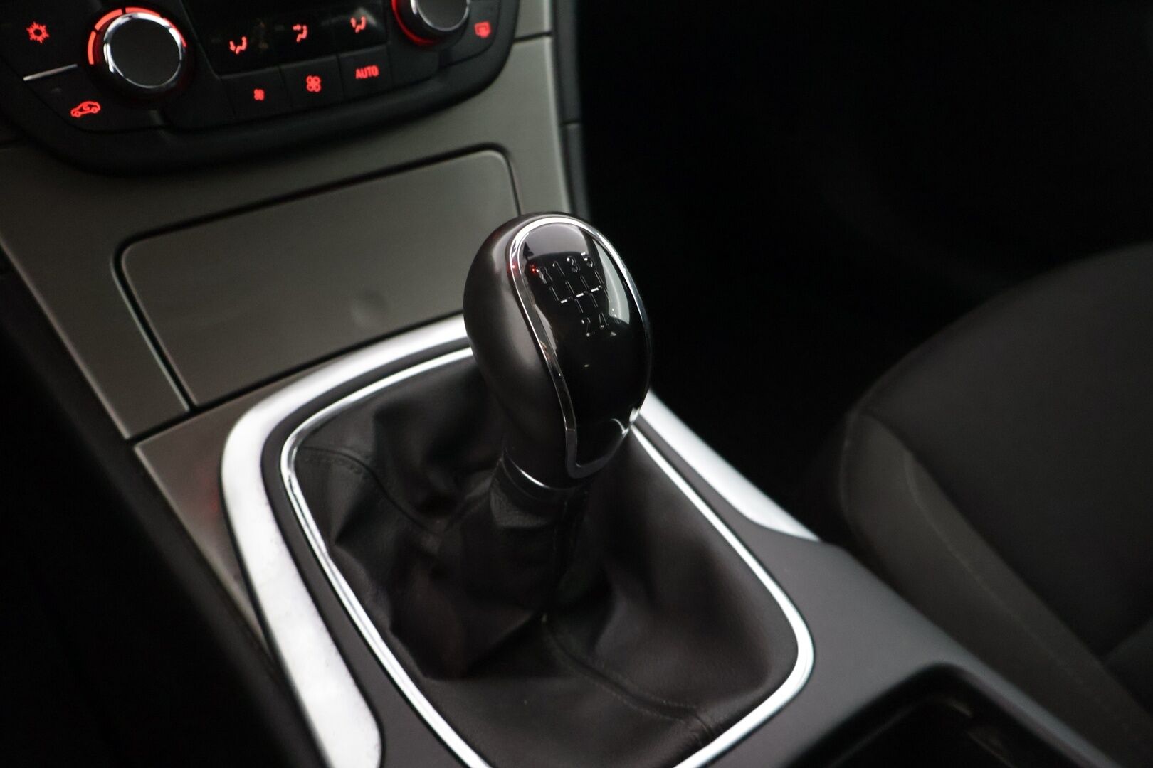 Opel Insignia 2013 Sports Tourer Edition 2,0 CDTI Ecotec 4x4 Start/Stop 118kW * Suomiauto / Eber / Vetokoukku / Vakkari / Tutkat * - Asiallisesti huollettu edukas neliveto! / 2x renkaat vanteilla!