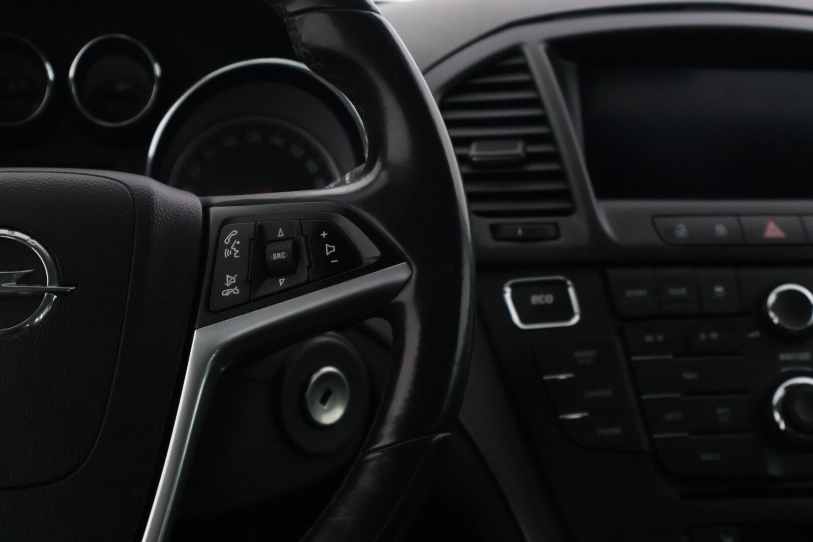 Opel Insignia 2013 Sports Tourer Edition 2,0 CDTI Ecotec 4x4 Start/Stop 118kW * Suomiauto / Eber / Vetokoukku / Vakkari / Tutkat * - Asiallisesti huollettu edukas neliveto! / 2x renkaat vanteilla!