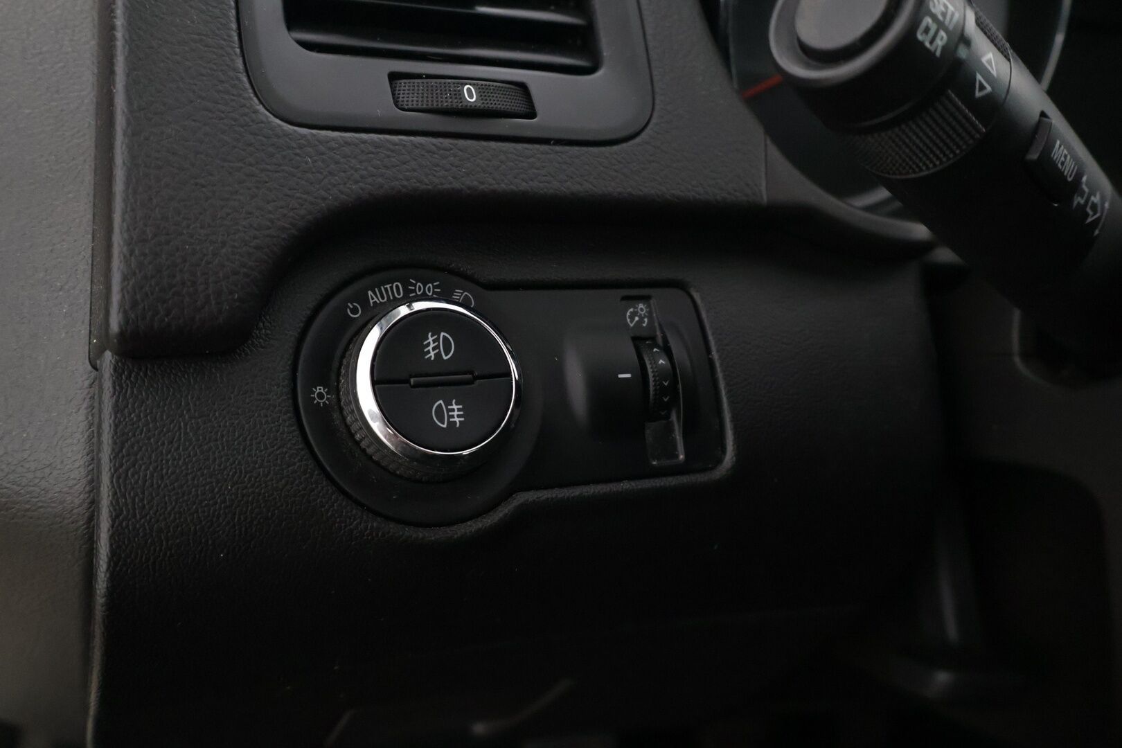 Opel Insignia 2013 Sports Tourer Edition 2,0 CDTI Ecotec 4x4 Start/Stop 118kW * Suomiauto / Eber / Vetokoukku / Vakkari / Tutkat * - Asiallisesti huollettu edukas neliveto! / 2x renkaat vanteilla!