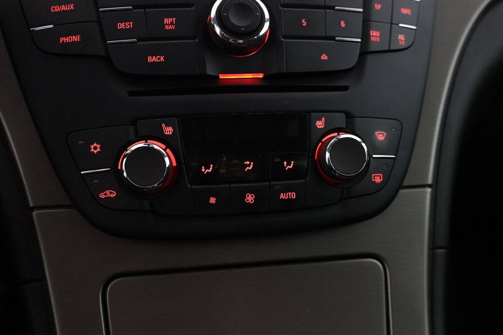 Opel Insignia 2013 Sports Tourer Edition 2,0 CDTI Ecotec 4x4 Start/Stop 118kW * Suomiauto / Eber / Vetokoukku / Vakkari / Tutkat * - Asiallisesti huollettu edukas neliveto! / 2x renkaat vanteilla!