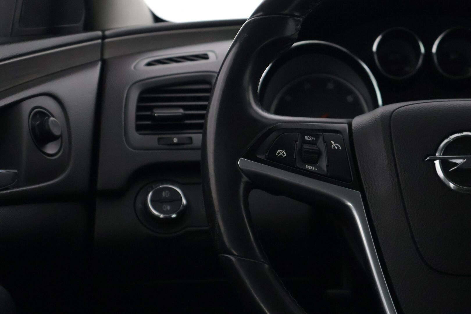 Opel Insignia 2013 Sports Tourer Edition 2,0 CDTI Ecotec 4x4 Start/Stop 118kW * Suomiauto / Eber / Vetokoukku / Vakkari / Tutkat * - Asiallisesti huollettu edukas neliveto! / 2x renkaat vanteilla!