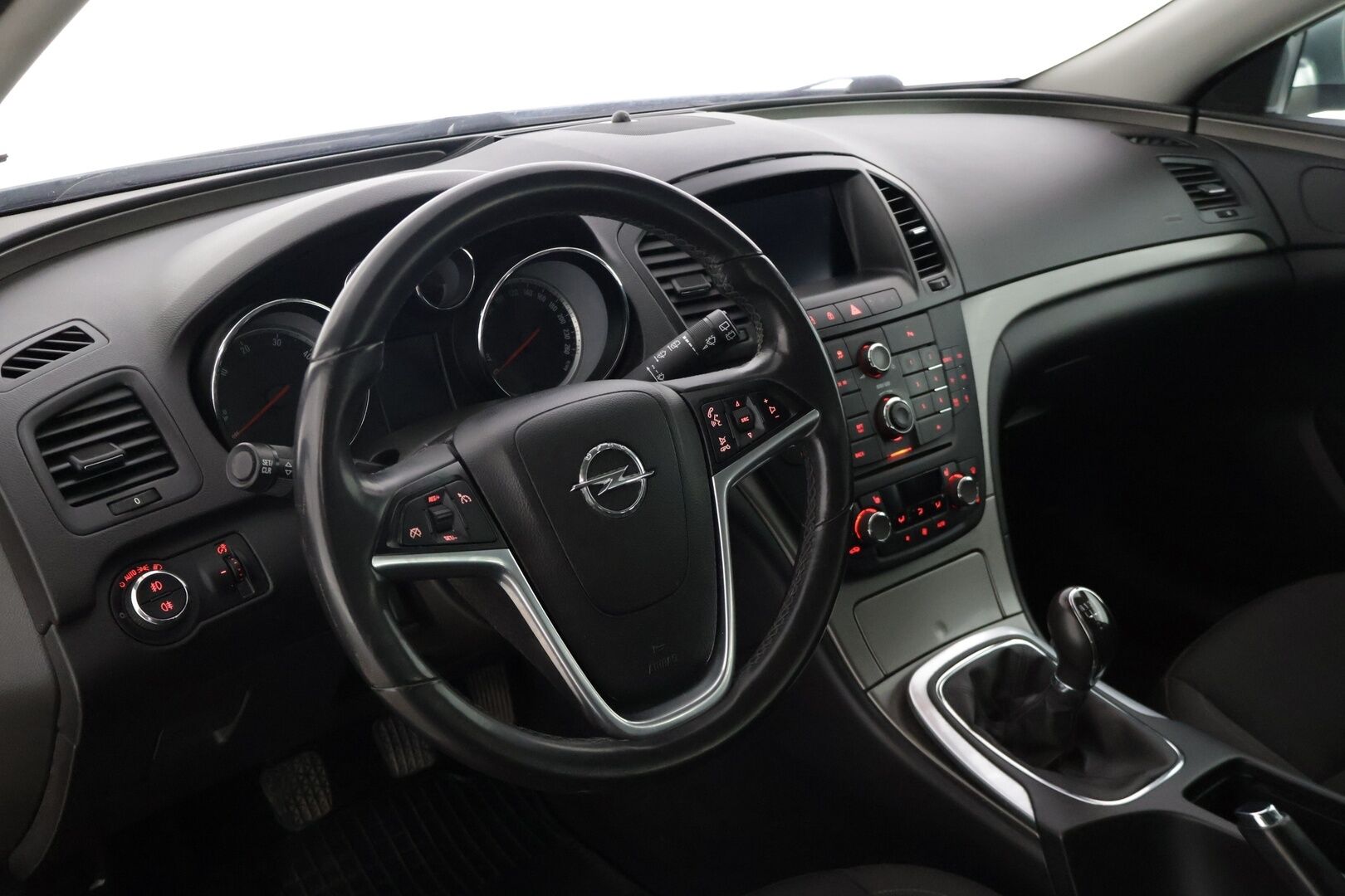 Opel Insignia 2013 Sports Tourer Edition 2,0 CDTI Ecotec 4x4 Start/Stop 118kW * Suomiauto / Eber / Vetokoukku / Vakkari / Tutkat * - Asiallisesti huollettu edukas neliveto! / 2x renkaat vanteilla!