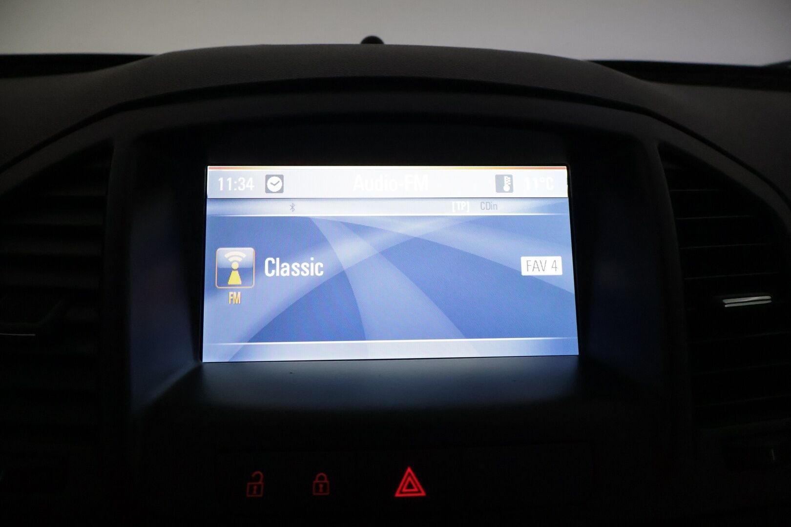 Opel Insignia 2013 Sports Tourer Edition 2,0 CDTI Ecotec 4x4 Start/Stop 118kW * Suomiauto / Eber / Vetokoukku / Vakkari / Tutkat * - Asiallisesti huollettu edukas neliveto! / 2x renkaat vanteilla!