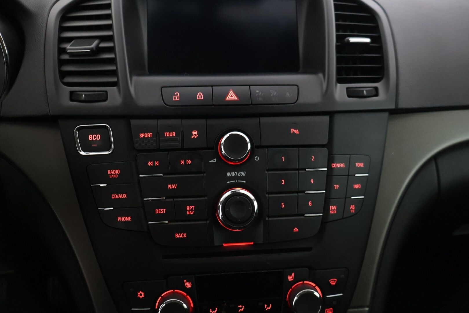 Opel Insignia 2013 Sports Tourer Edition 2,0 CDTI Ecotec 4x4 Start/Stop 118kW * Suomiauto / Eber / Vetokoukku / Vakkari / Tutkat * - Asiallisesti huollettu edukas neliveto! / 2x renkaat vanteilla!