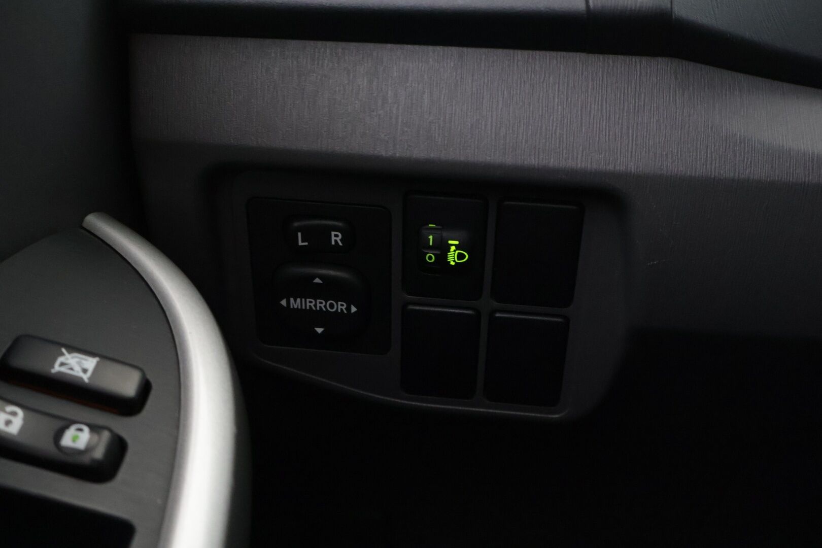 Toyota Prius 2009 1,8 HSD 5ov - * Suomi-auto / HUD / Lohko / Vakkari / Kahdet renkaat *