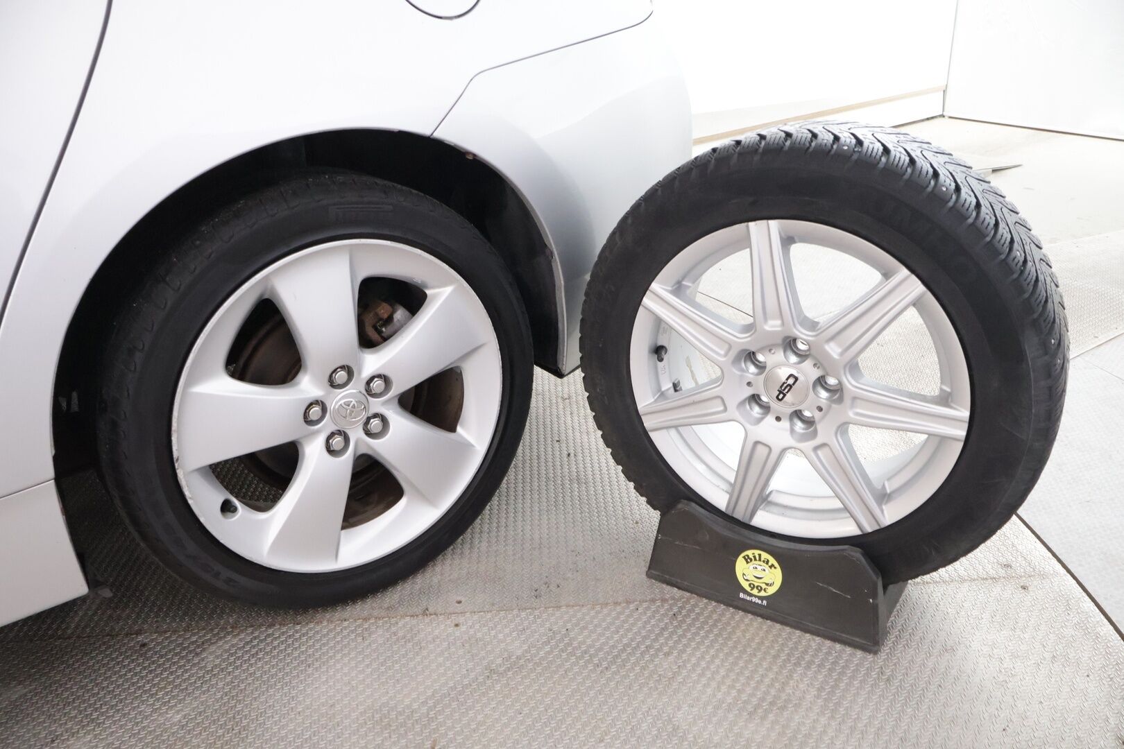 Toyota Prius 2009 1,8 HSD 5ov - * Suomi-auto / HUD / Lohko / Vakkari / Kahdet renkaat *