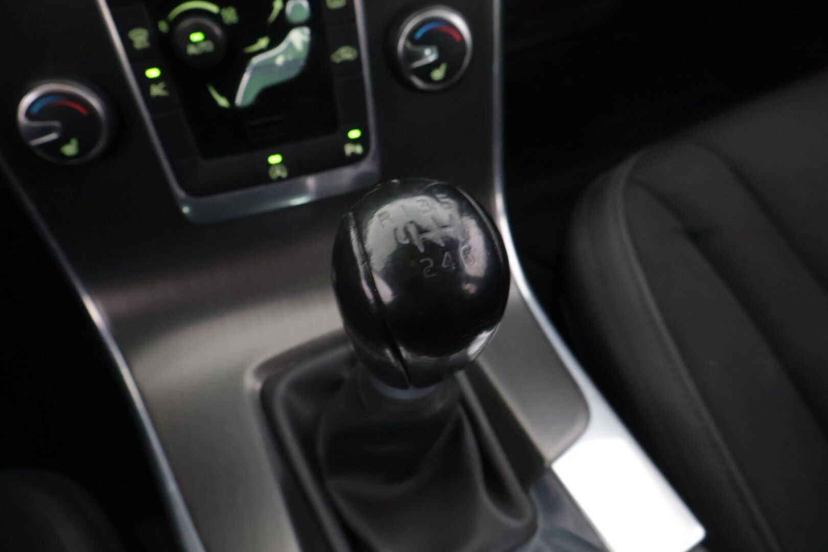 Volvo V60 2013 D2 Momentum Business *HUUTOKAUPATCOM* - *MYYDÄÄN HUUTOKAUPAT.COM*